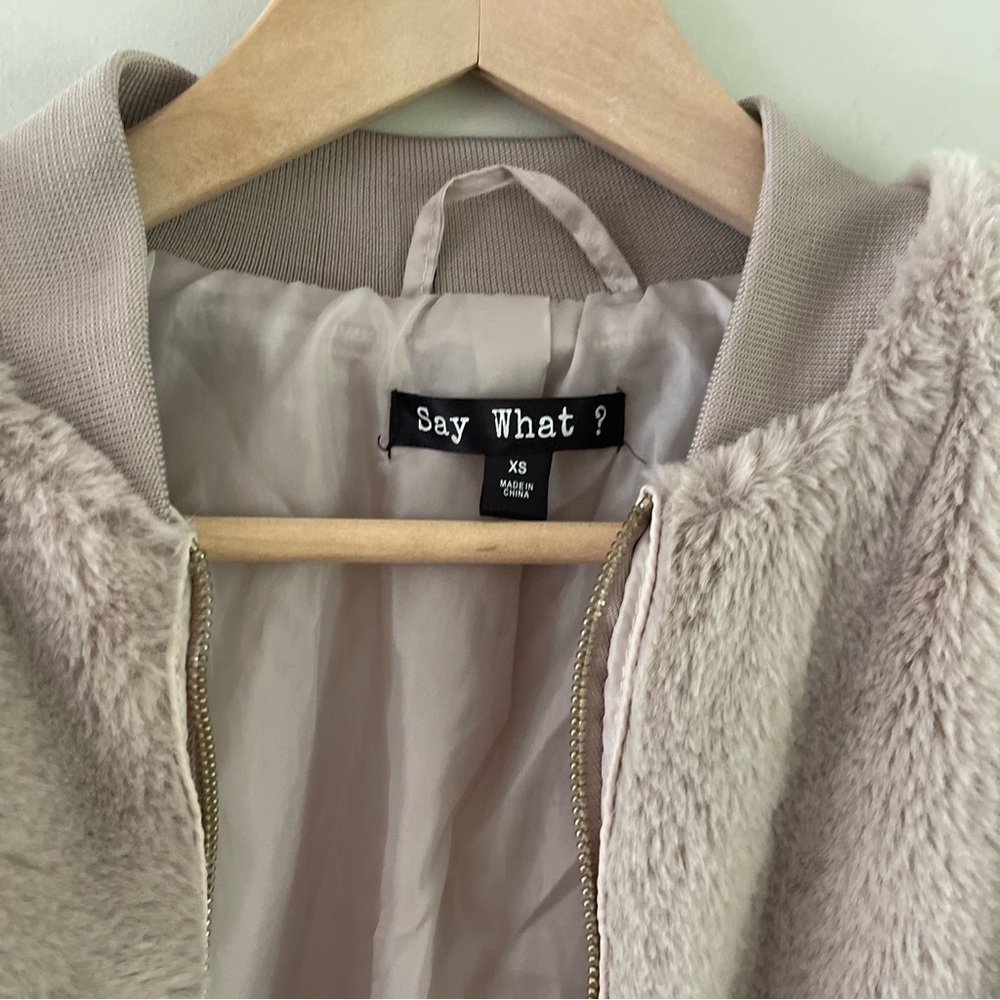 Jacket in Cream and Tan with Ribbed Cuffs - Picture 2 of 8